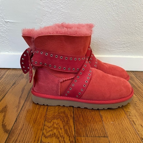 UGG Coral Short Boots with Bows Size 5 - Picture 2 of 8